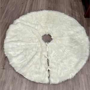 White Faux Fur Christmas Tree Skirt